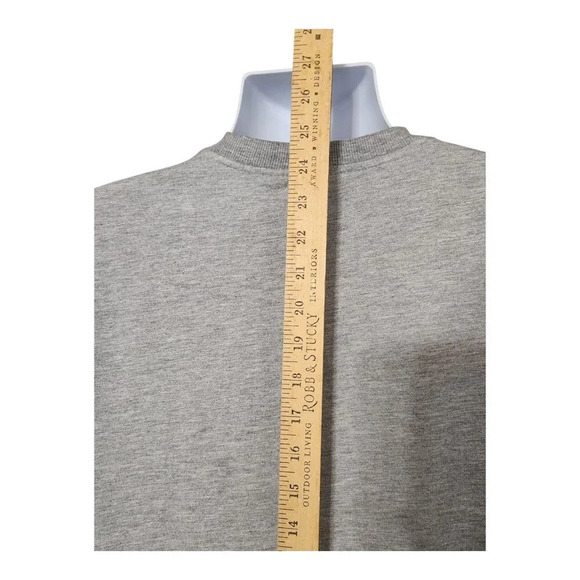 Disney‎ Christmas Mickey & Pluto Gray Crew Neck Sweatshirt Small - Picture 3 of 6